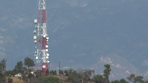 Microwave communications tower on a hill Vídeo Stock 121173902