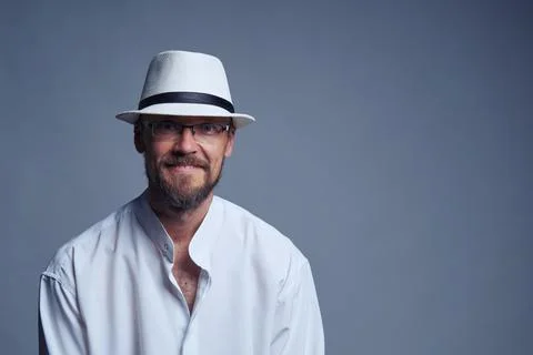 Mid age man in straw hat searching looking away with arm on his forehead Stock Photos