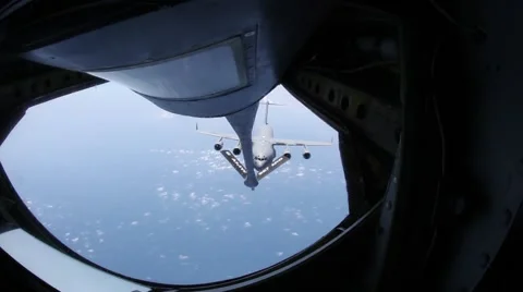 Mid-Air Refueling Approach of a C-17 Globemaster from a KC-135 Stratotanker Video stock 65600329