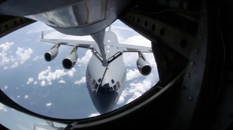 Mid-Air Refueling of a C-17 Globemaster from a KC-135 Stratotanker Video stock 65609808