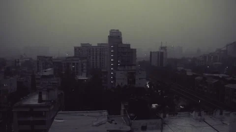 Mid frame city rain 2 Stock Footage 137333710