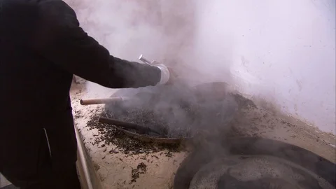 Mid section of man preparing tea leaves in the factory Stockbeeldmateriaal 88544447