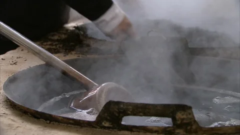 Mid section of worker preparing tea leaves in the factory Stock-Footage 88544907