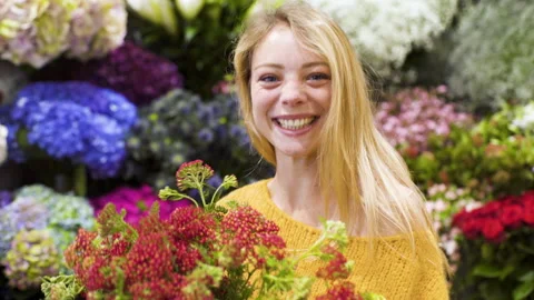 Mid-shot front view of diverse group of coworkers exchanging ideas and Stock Footage 278015059