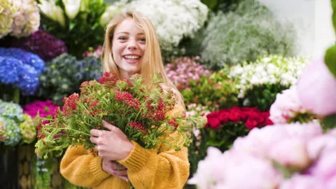 Mid-shot front view of diverse group of coworkers exchanging ideas and Stock Footage 278015072