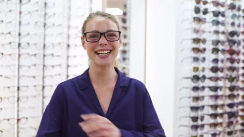 Mid-shot front view of diverse group of coworkers exchanging ideas and Stock Footage 278015359