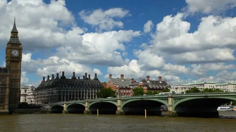 Mid shot pan from Westminster Bridge to The Houses of Parliament in London 스톡 동영상 7748993