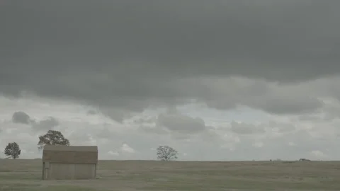 Mid West Barn Clouds Oklahoma Vídeo Stock 236142610