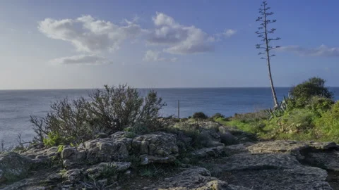 Midday Timelapse on top of a Cliff on the coast of Lagos, Portugal Vídeo Stock 169432617