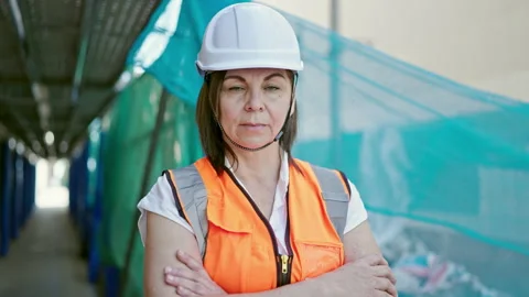 Middle age hispanic woman builder standing with crossed arms at constructio.. 스톡 동영상 246989388