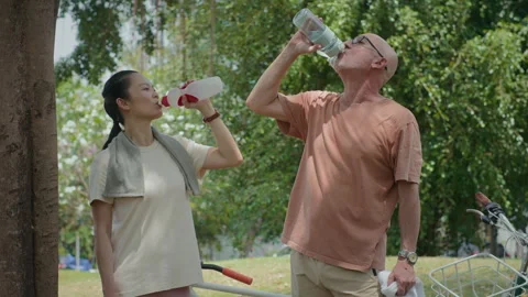 Middle-aged Active People Drinking Water after Exercising in City Park Vídeos de archivo 279216109