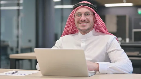 Middle Aged Arab Man with Laptop Saying Yes by Head Shake 스톡 동영상 152521345