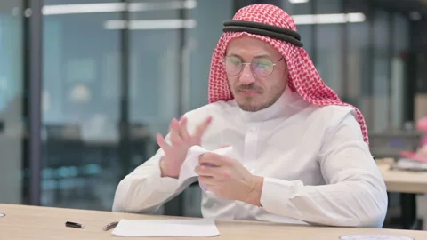 Middle Aged Arab Man Trying to Write on Paper, Failure 스톡 동영상 152524233