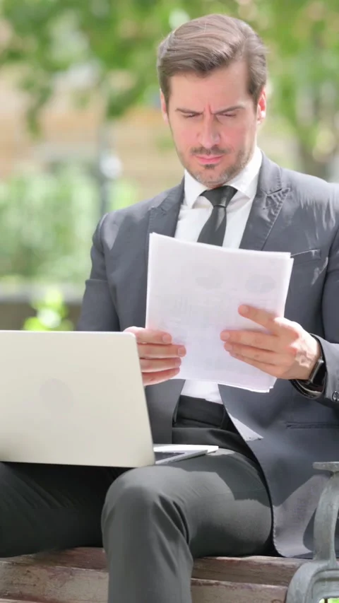 Middle Aged Businessman Working with Documents and Laptop Outdoor Vidéo 319971140