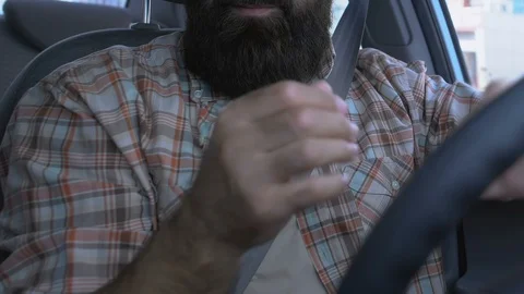 Middle-aged car driver exercising hand to relieve wrist pain, joint inflammation Vídeo Stock 117222666