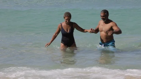 Middle-aged couple holding hands in the sea. 스톡 동영상 88367601