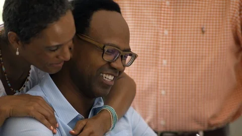 Middle-aged couple hugging. Vidéo 88367888