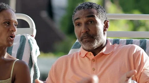 Middle-aged couple talking. 스톡 동영상 88368107