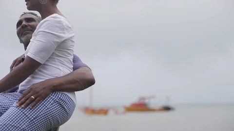 Middle-aged couple talking. 스톡 동영상 88369600