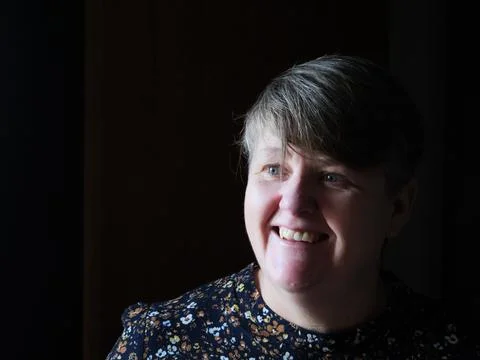 A middle aged lady looking off camera Stock-Fotos