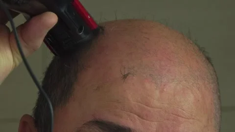 Middle-Aged Man Cutting His Head Hair Using Electric Trimmer Видео 337164625