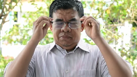 Middle-aged man with glasses Video stock 306341072