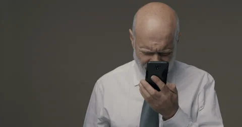 Middle-aged man having difficulties and vision problems using his smartphone 動画素材 140404867