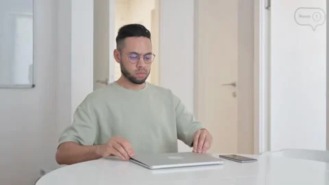 Middle Aged Man Leaving Workspace, Getting Late for Meeting Vidéo 307915868