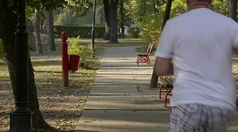 Middle-aged man running in park 4 Vidéo 12434240
