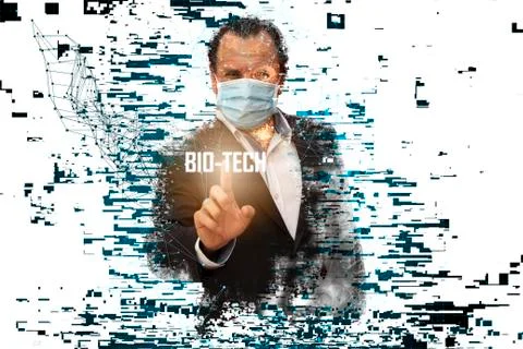 Middle-aged man in the shape of a robot and using mouth covers, touching a sc Fotos de archivo