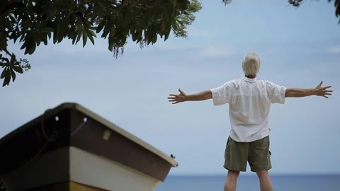 Middle-aged man stretching on a beach. 스톡 동영상 88369970