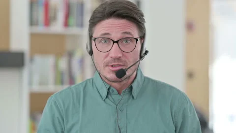 Middle Aged Man Talking on Headset 動画素材 145762075