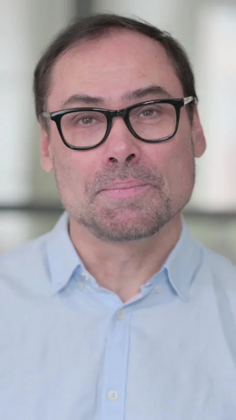 Middle Aged Man Talking on Online Video Call, Vertical Video Vídeo Stock 339584211
