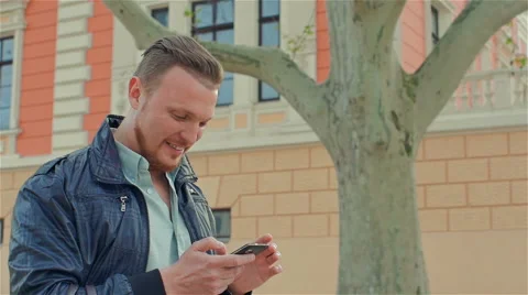 Middle-aged man using a smartphone going in city street Video stock 50000828