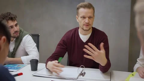 Middle aged manager speaking in team meeting Stock Footage 132815309