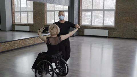 Middle aged pair in face masks whirling in dance 스톡 동영상 157917657