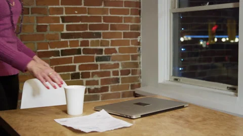 Middle Aged People Using Computers to Pay Bills Online Stockbeeldmateriaal 59944934