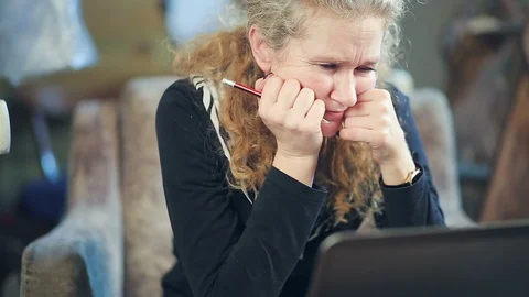 Middle-aged woman working on a computer Stock Footage 98591074