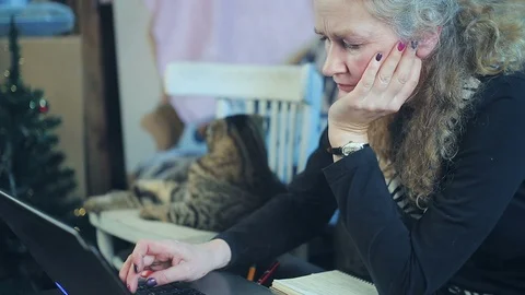 Middle-aged woman working on a computer Stock Footage 98633704