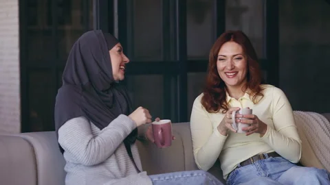 Middle-aged women drinking tea and laughing together, multicultural friendship Vídeos de archivo 337948969