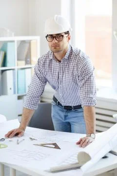 Middle-Eastern Engineer Posing at Workplace 스톡 사진