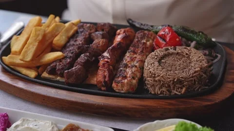 Middle Eastern Mixed Grill Kebab Platter 库存影片 335967428