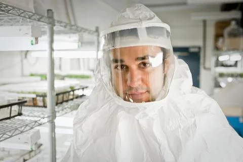 Middle Eastern scientist in clean suit in laboratory 库存照片