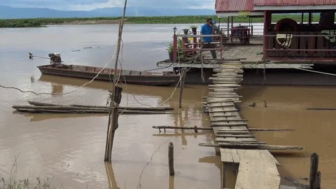 Middle man using their smart phones to make calls. 스톡 동영상 78979408