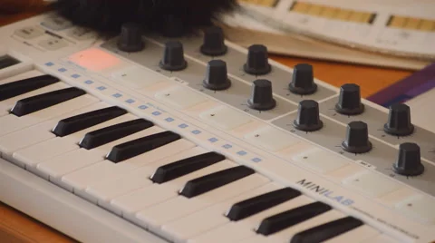 MIDI Keyboard Controller Test Vídeo Stock 53104159