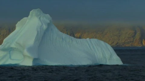 Midnight berg Stock Footage 754339