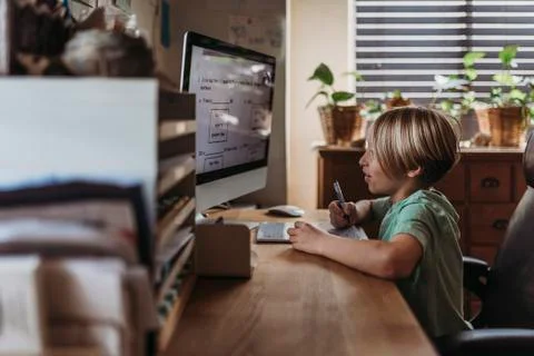 Midrange view of teacher and student learning over computer classes Foto stock