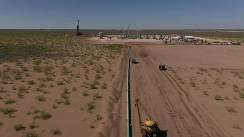 Midstream Oil and Gas Construction with Pipeline. Video stock 333692744