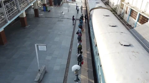 Migrant workers Covid 19 Lockdown India special Train Bus back home police duty. Video stock 130795567