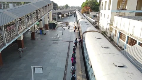 Migrant workers Covid 19 Lockdown India special Train Bus back home police duty. Video stock 130852005